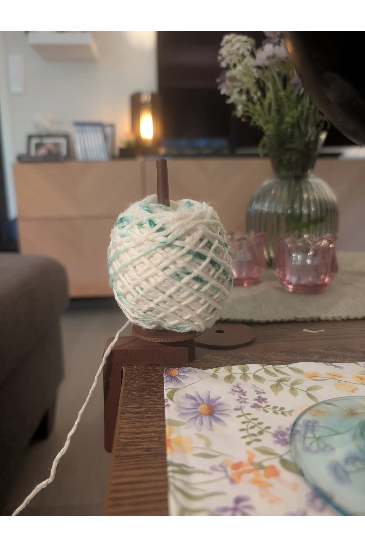 Pratik Dönen Yumak Tutucu Standı - Amigurumi, Tığ İşi ve Örgü İpi Düzenleyici Aparat - Sabitleyici